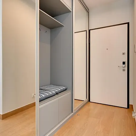 Near The Sea - Free Private Parking