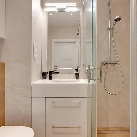 Apartment Near The Sea - Free Private Parking