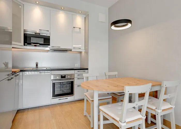 Near The Sea - Free Private Parking Daire