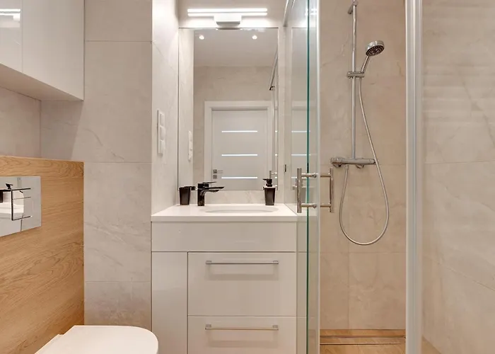 Apartment Near The Sea - Free Private Parking